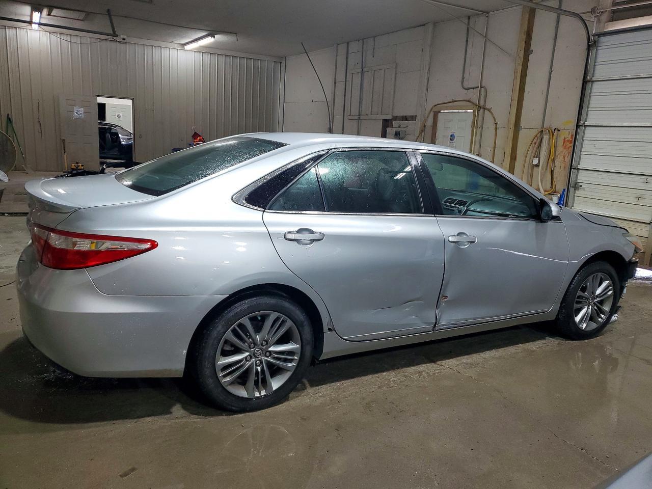 2017 Toyota Camry Se - zdjęcie 3