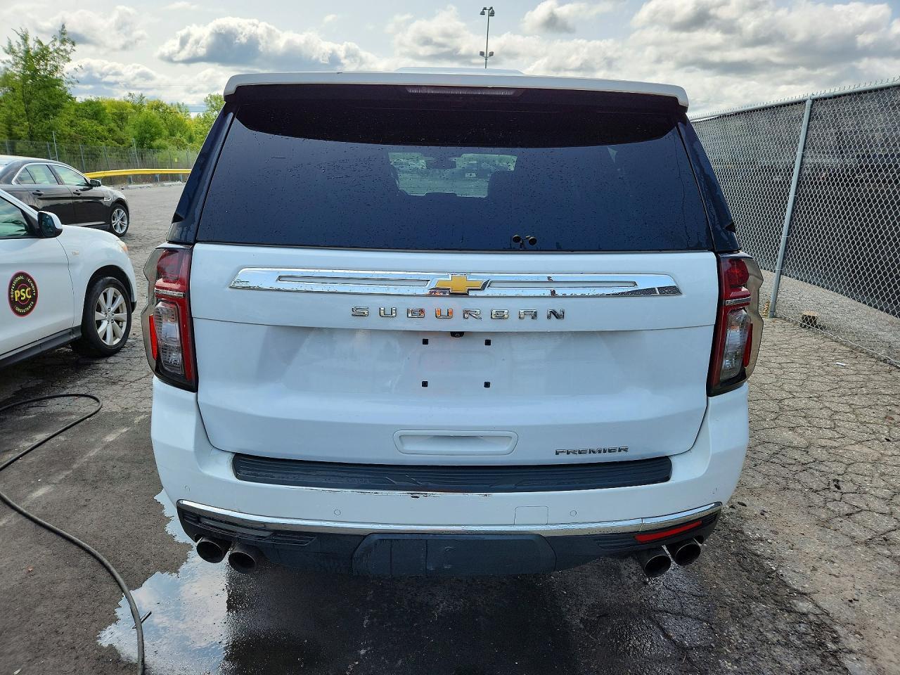 2022 Chevrolet Suburban C1500 Premier - zdjęcie 6