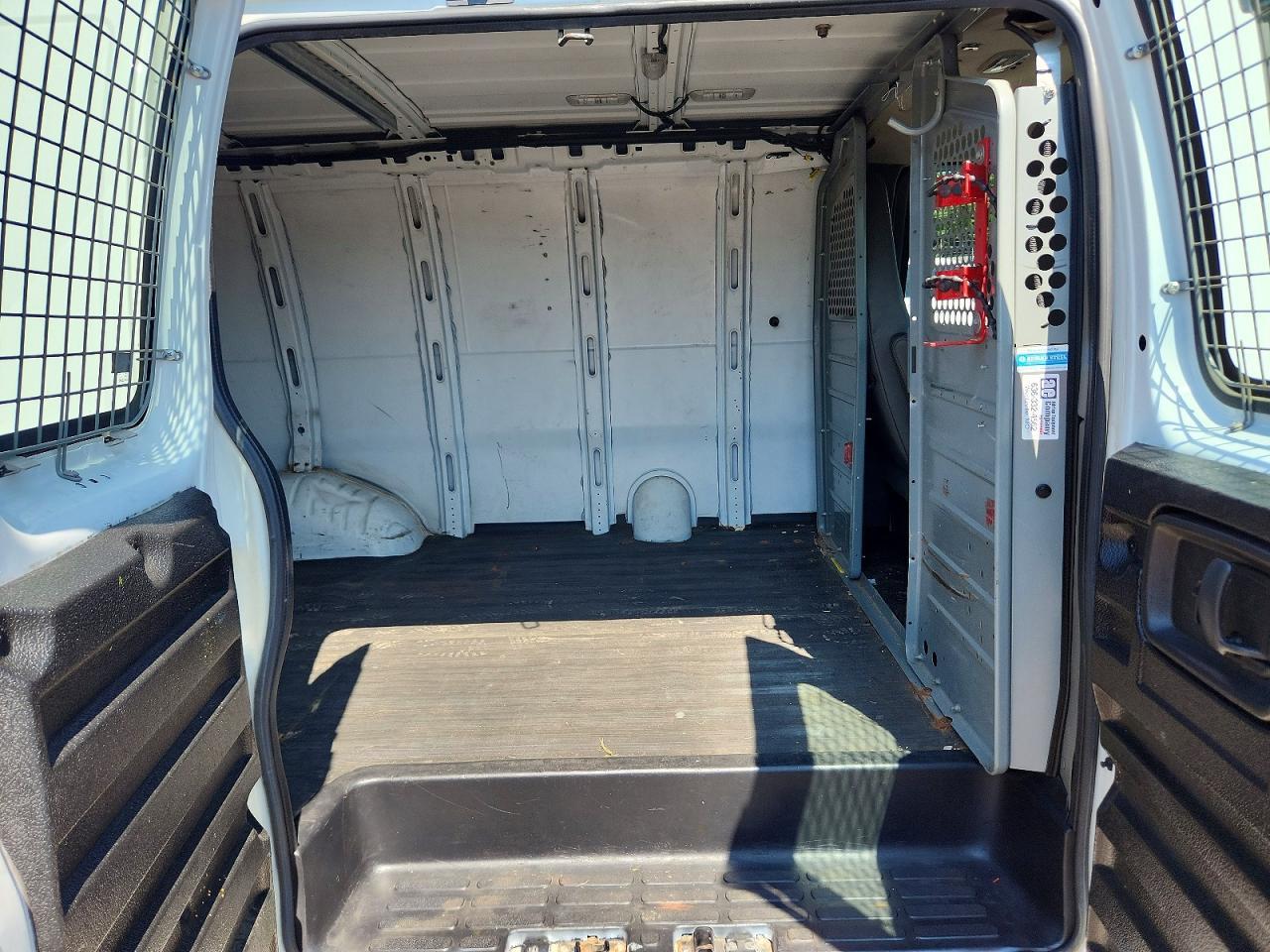 2014 Chevrolet Express G1500 - zdjęcie 11