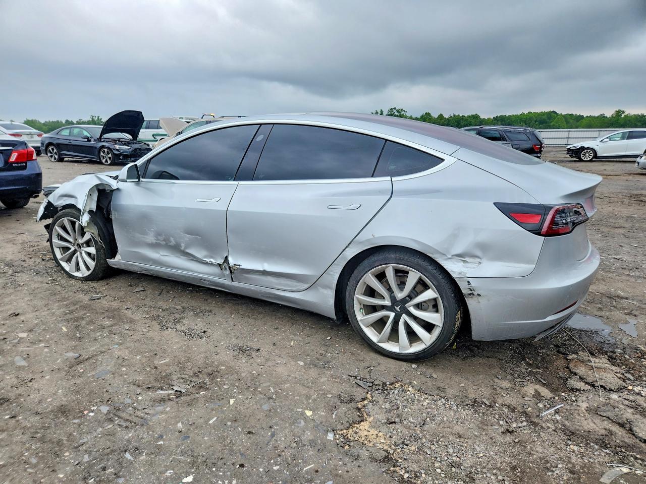 2018 Tesla Model 3 - zdjęcie 2