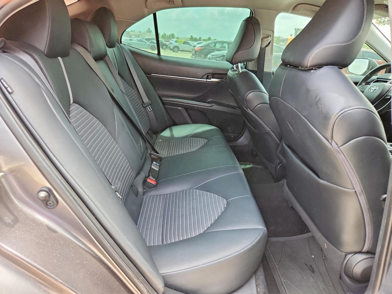 2020 Toyota Camry Se - zdjęcie 11