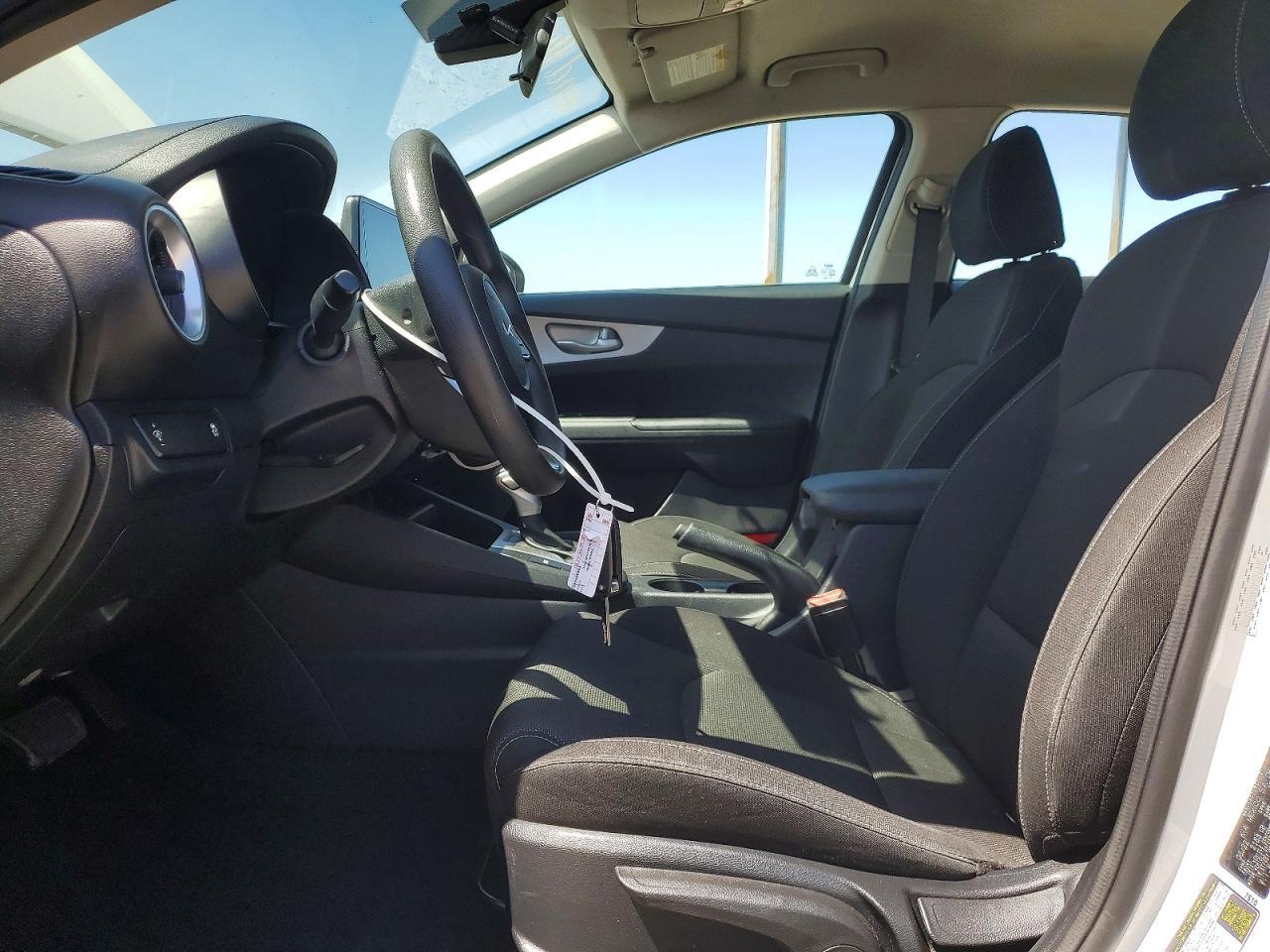 2022 Kia Forte Lxs - zdjęcie 7