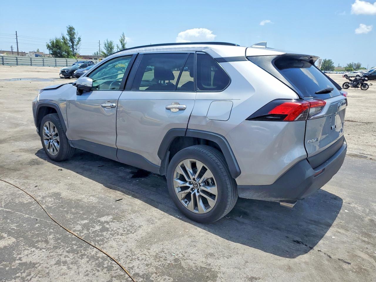 2023 Toyota Rav4 Xle Premium - zdjęcie 2