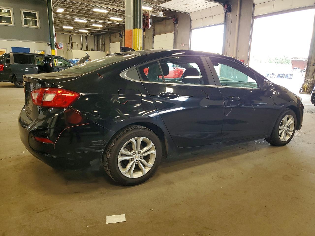 2019 Chevrolet Cruze Lt - zdjęcie 3