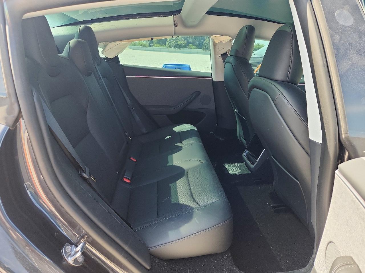 2025 Tesla Model 3 - zdjęcie 10