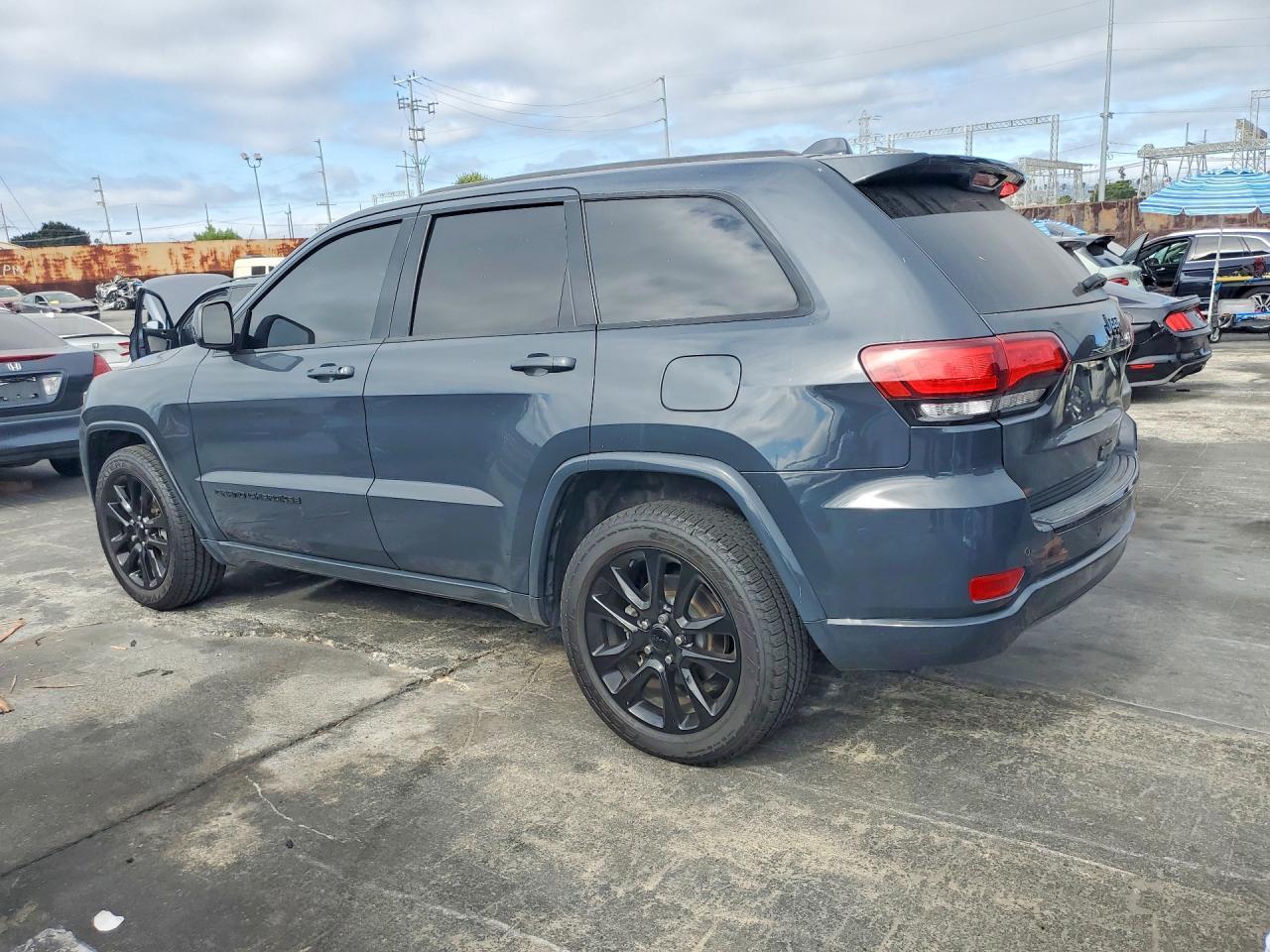 2017 Jeep Grand Cherokee Laredo - zdjęcie 2