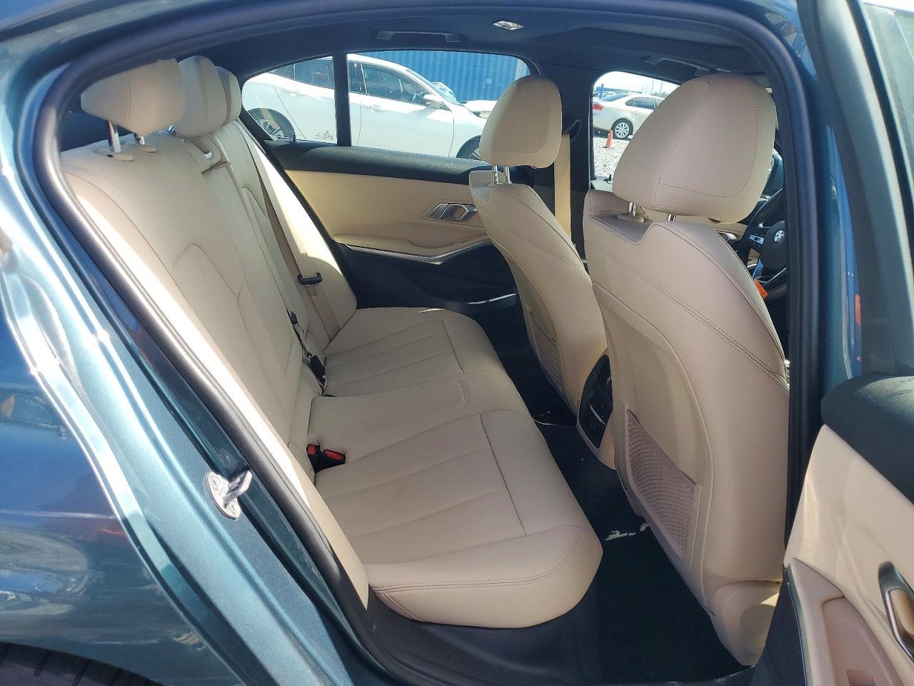 2021 BMW 330I - zdjęcie 10
