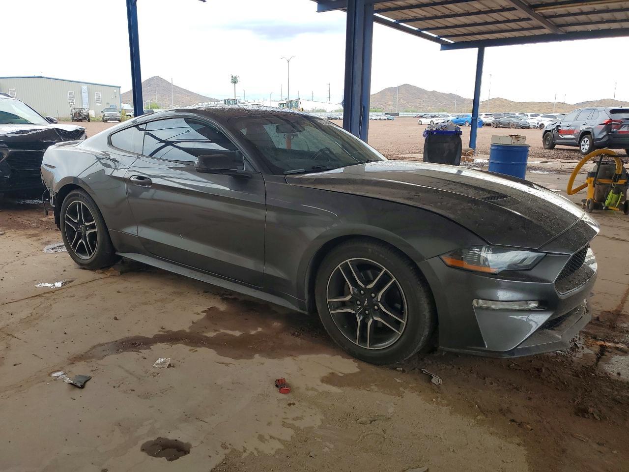 2020 Ford Mustang - zdjęcie 4