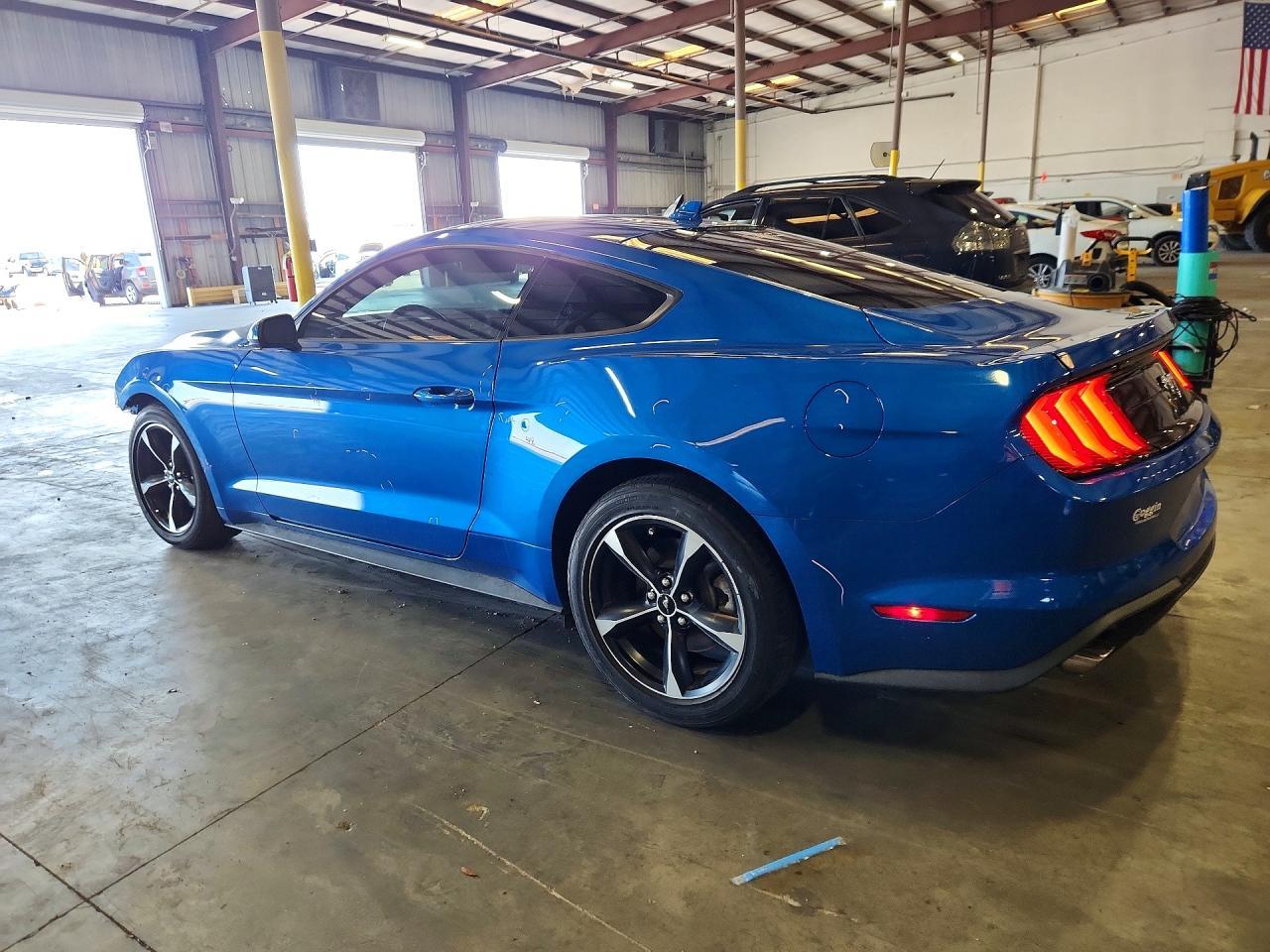 2021 Ford Mustang - zdjęcie 2