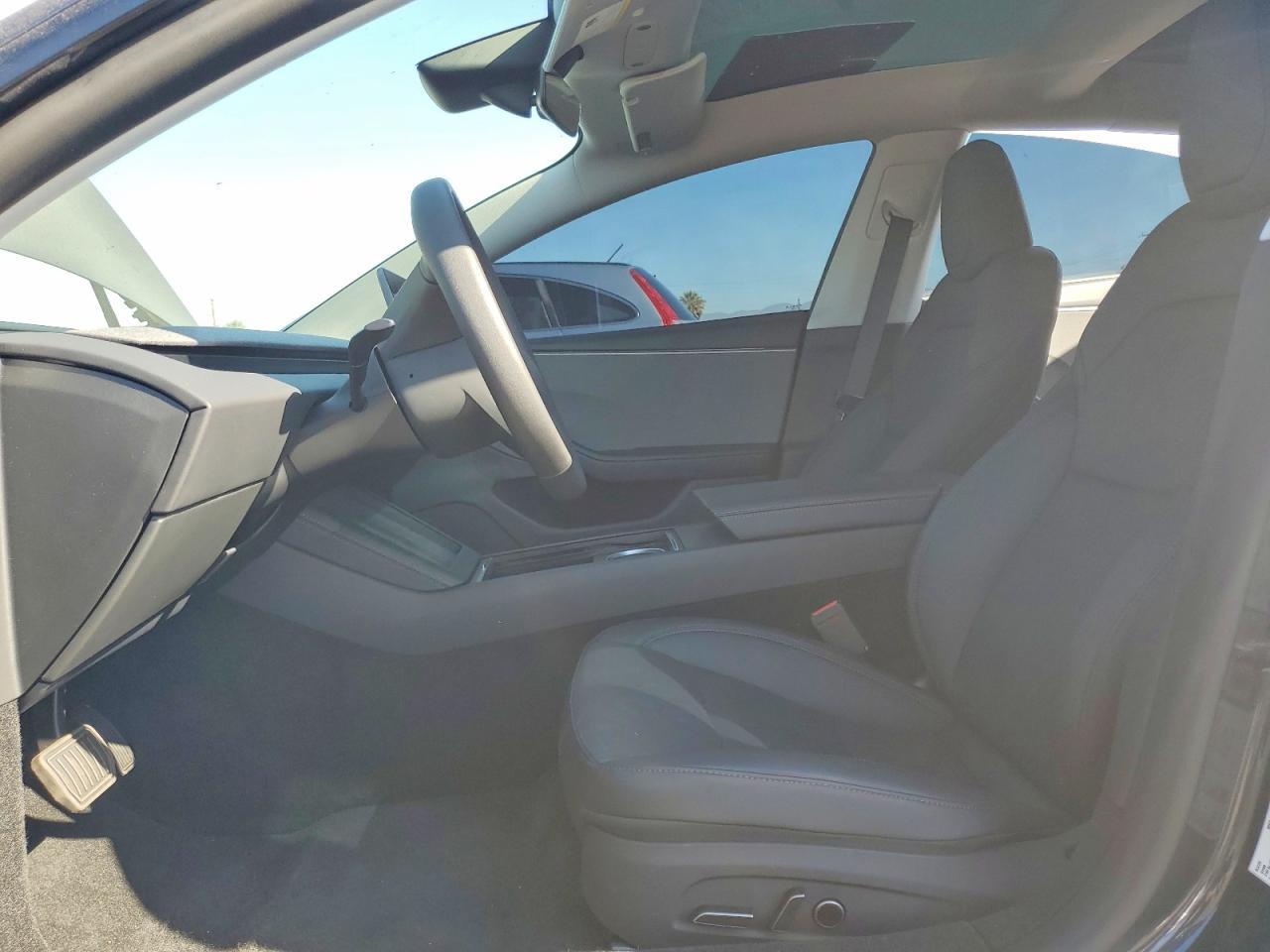 2026 Tesla Model 3 - zdjęcie 7