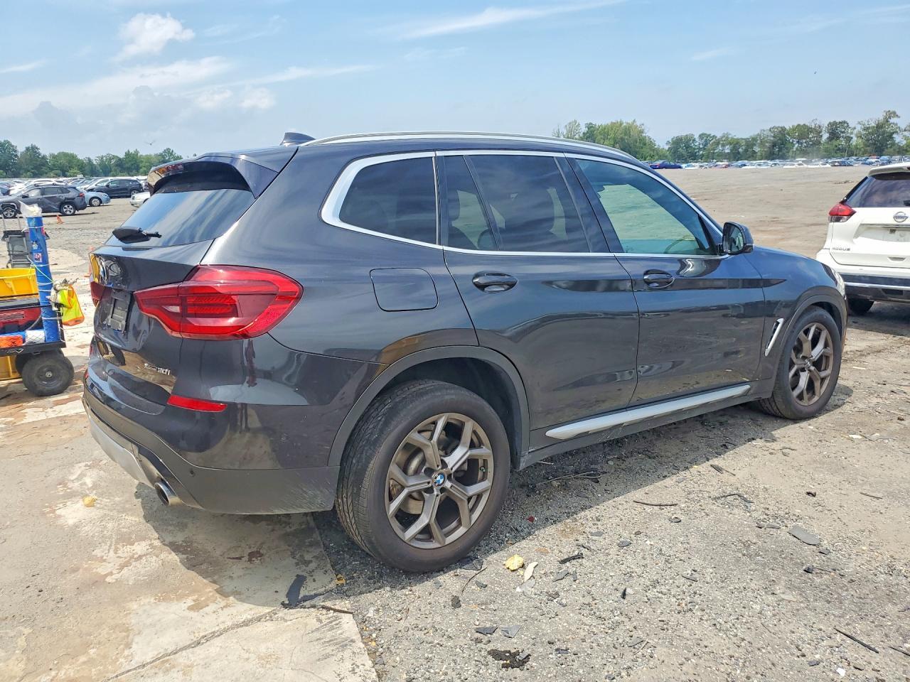 2021 BMW X3 xDrive30I - zdjęcie 3