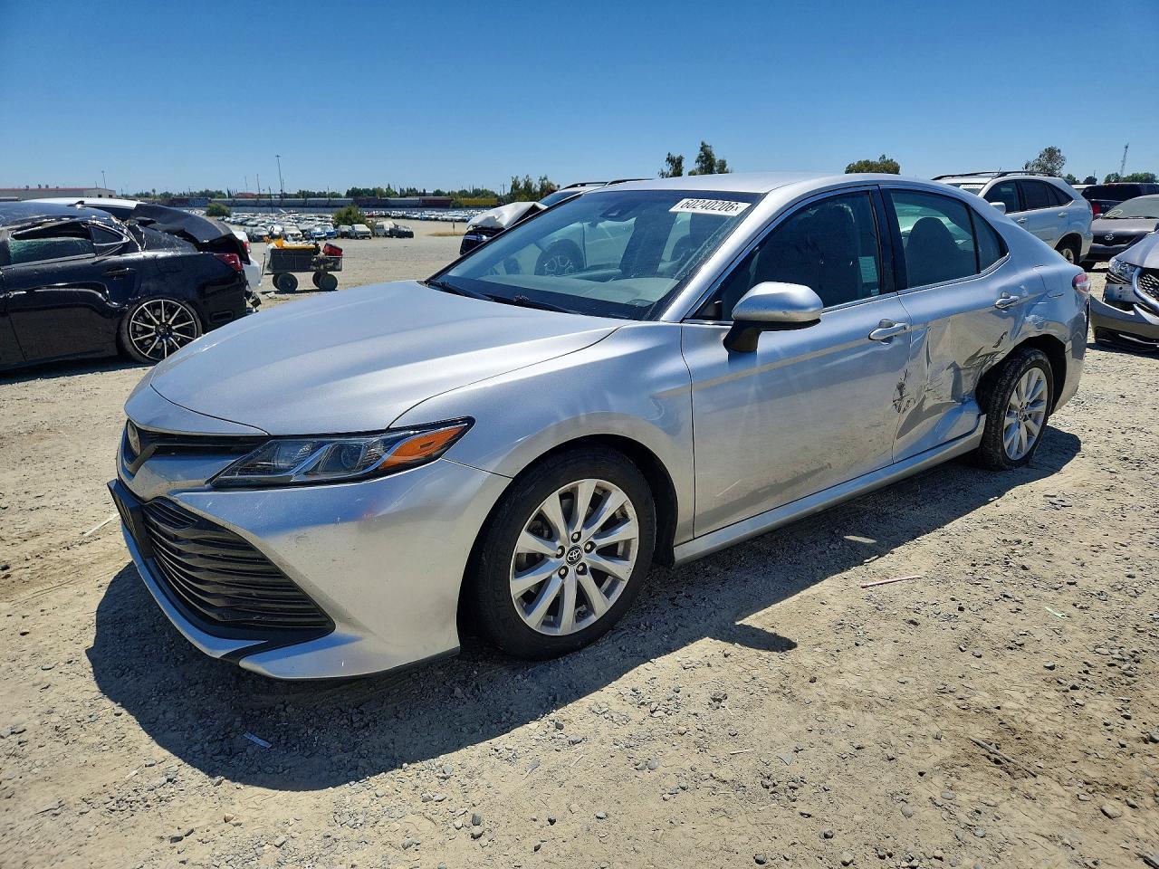 2018 Toyota Camry Le - zdjęcie główne