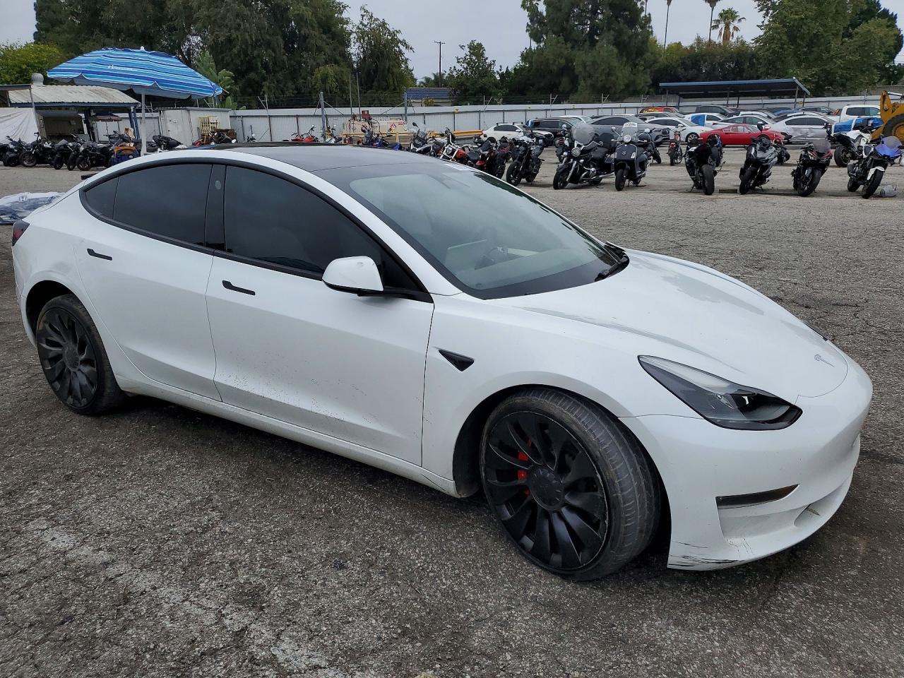 2023 Tesla Model 3 - zdjęcie 13