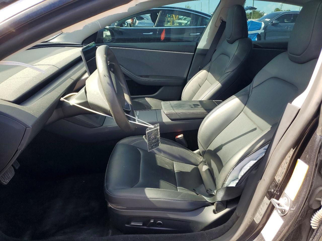 2025 Tesla Model 3 - zdjęcie 7