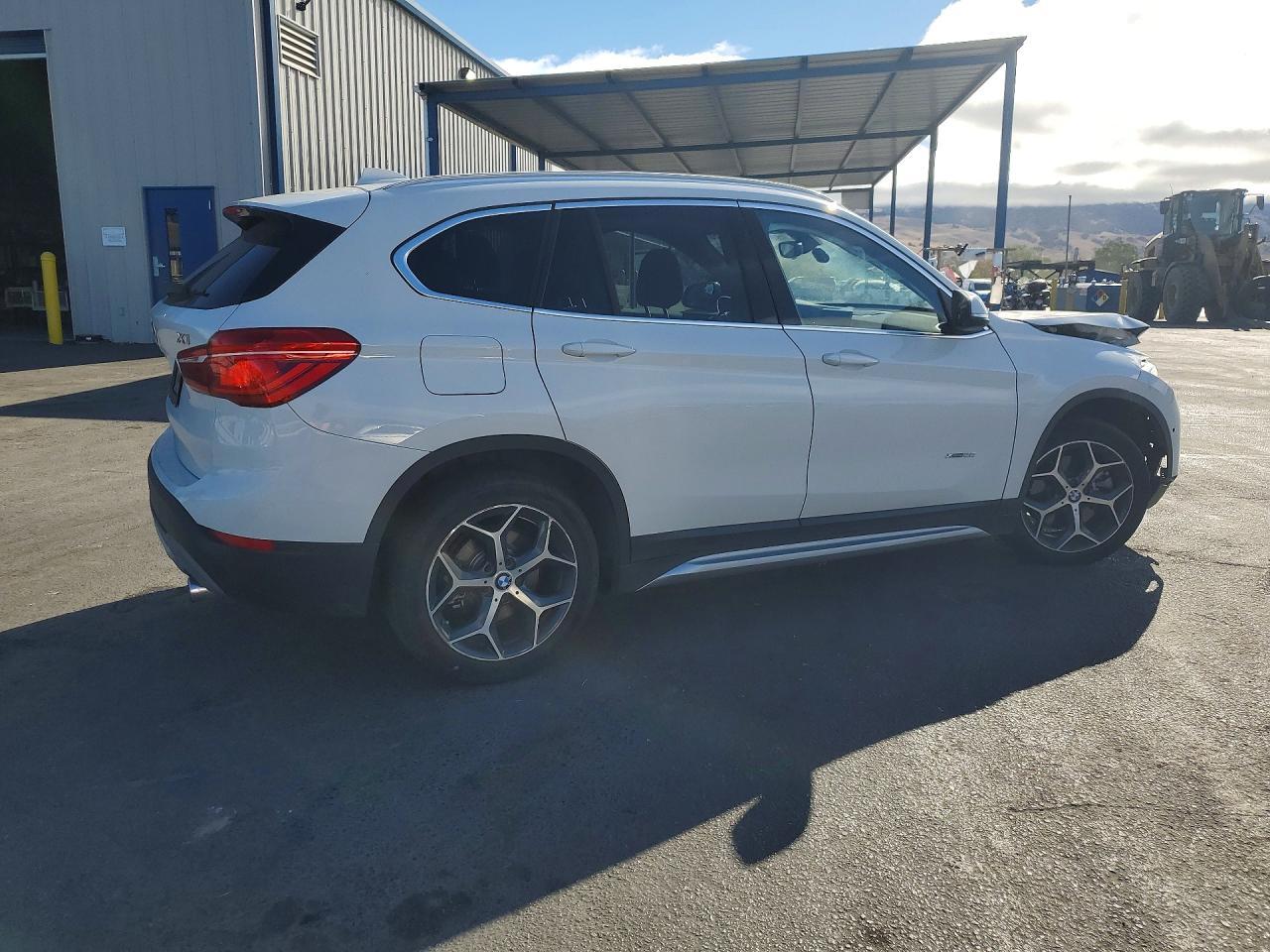 2017 BMW X1 xDrive28I - zdjęcie 3