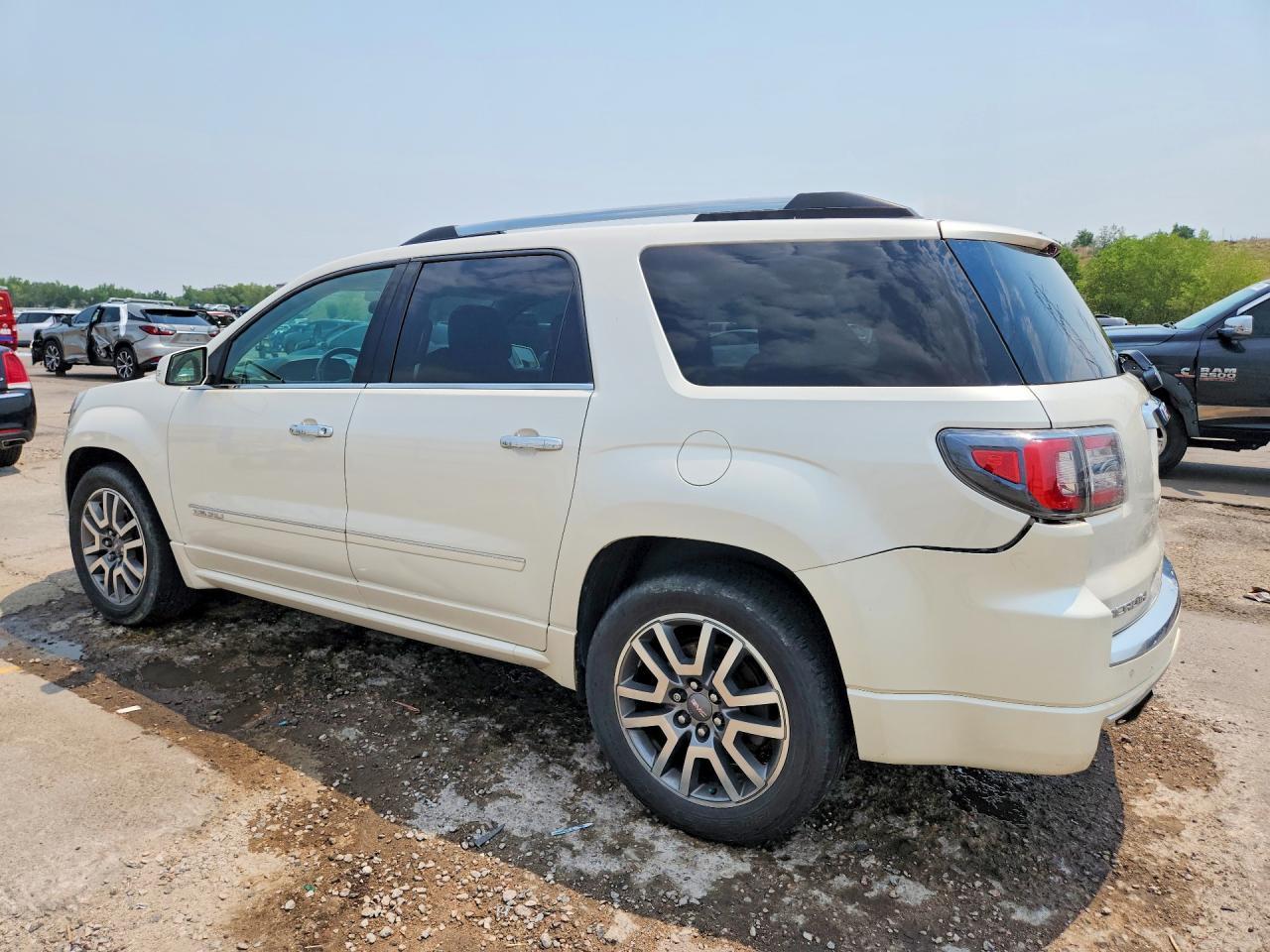 2014 GMC Acadia Denali - zdjęcie 2