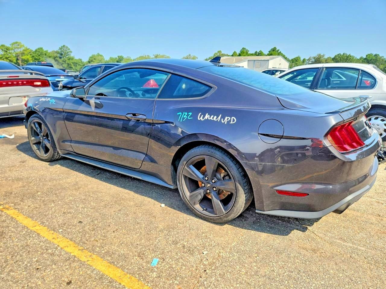2022 Ford Mustang - zdjęcie 2