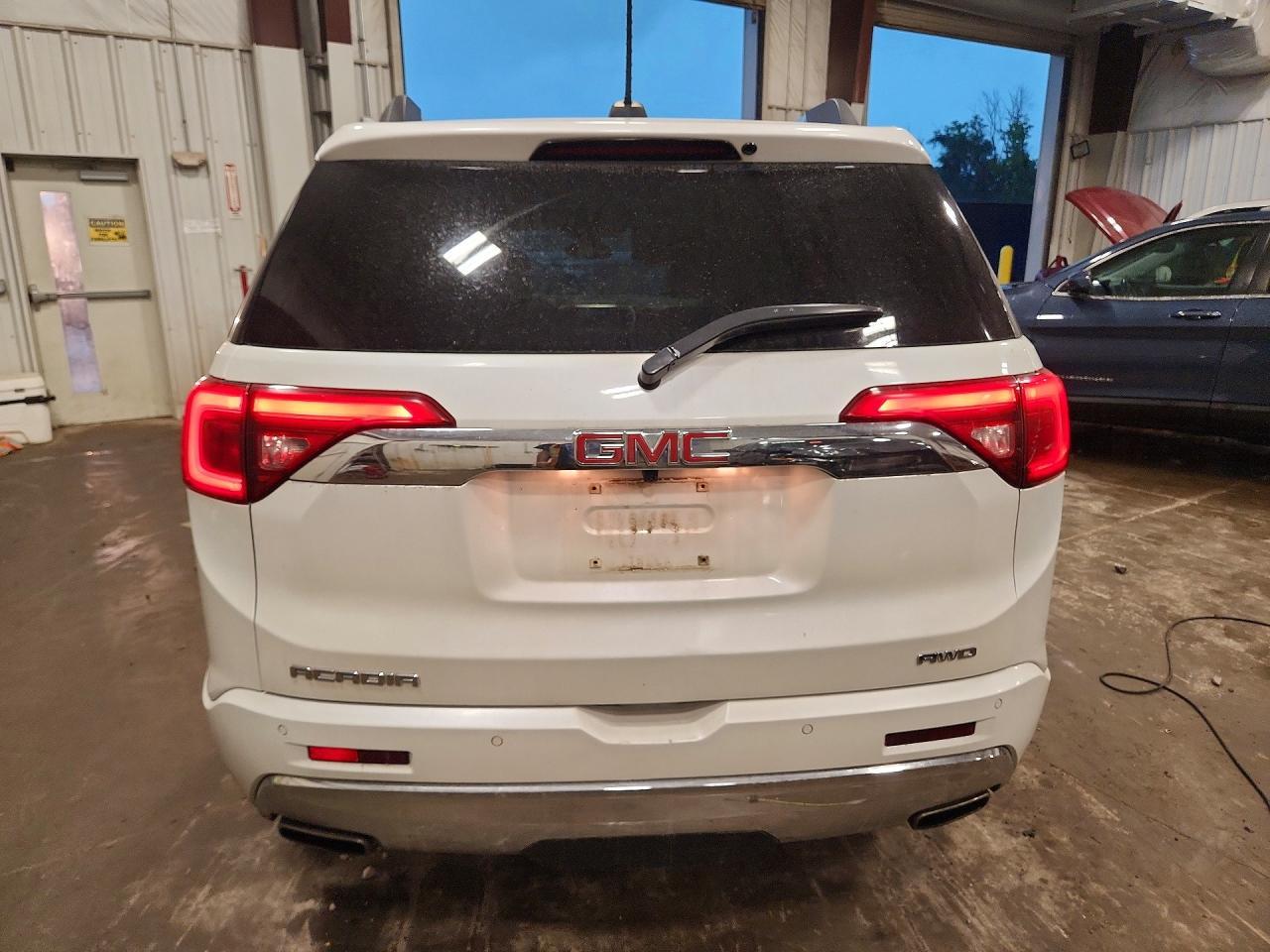 2019 GMC Acadia Denali - zdjęcie 6