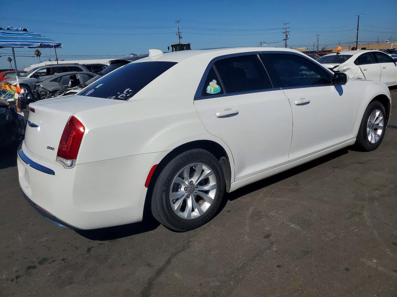 2015 Chrysler 300 Limited - zdjęcie 3