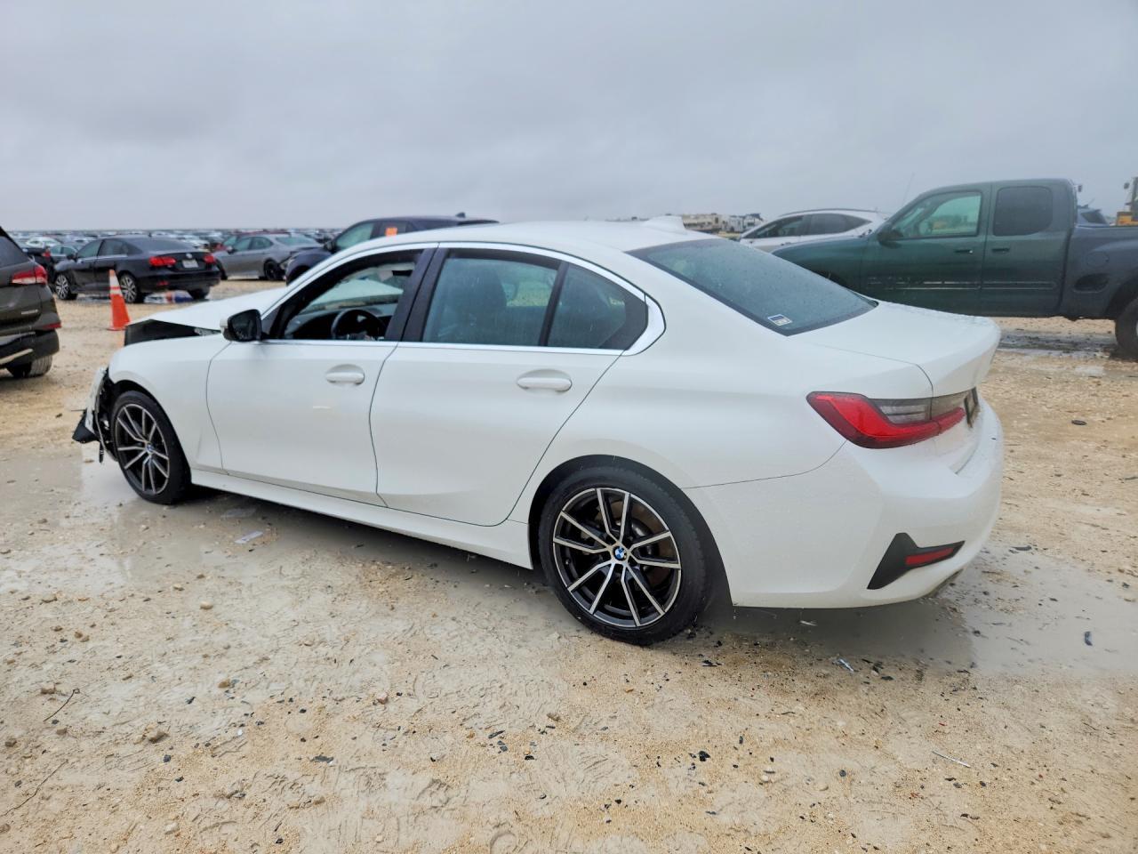 2020 BMW 330I - zdjęcie 2