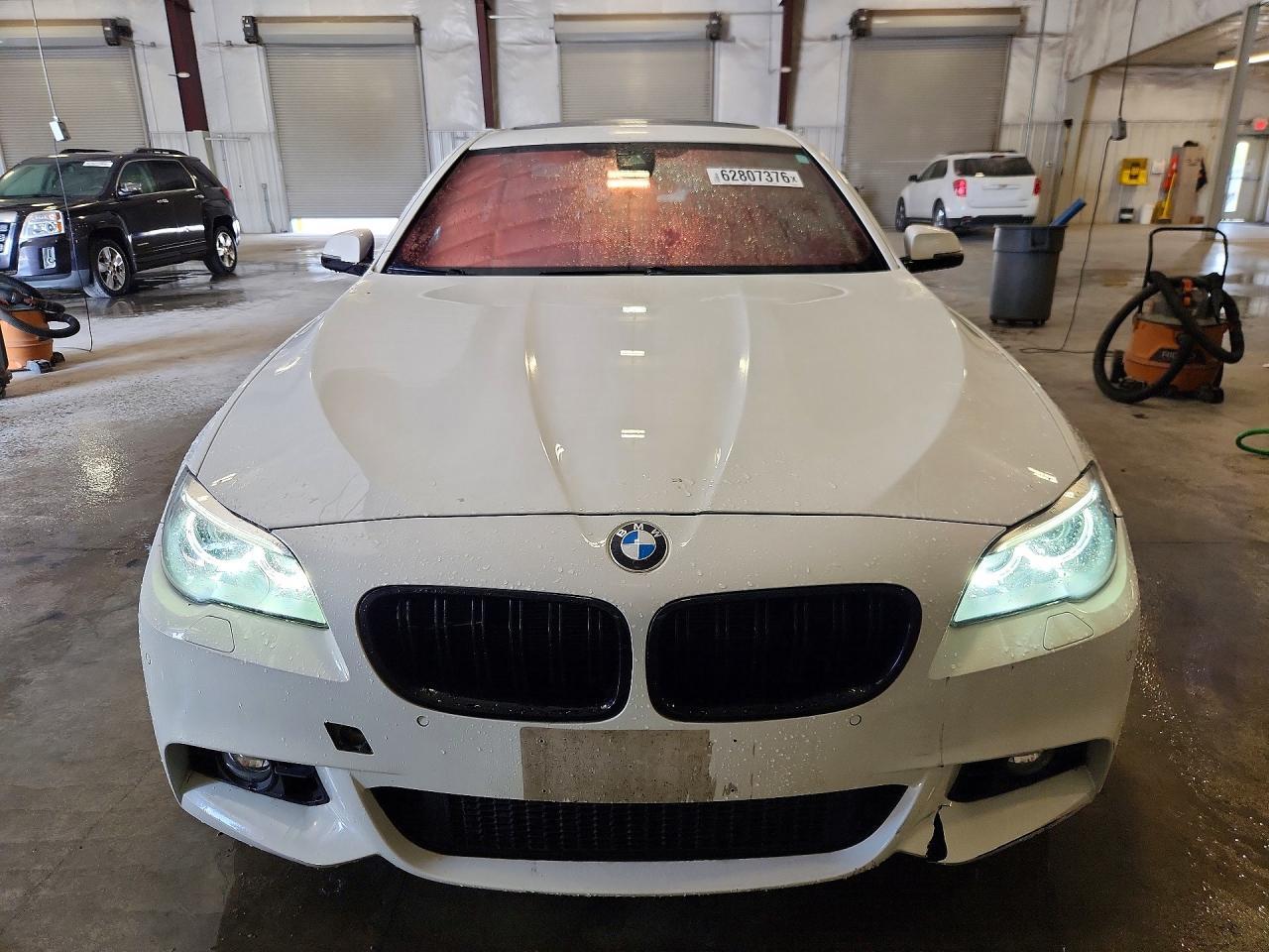 2016 BMW Seria 5 550i - zdjęcie 5