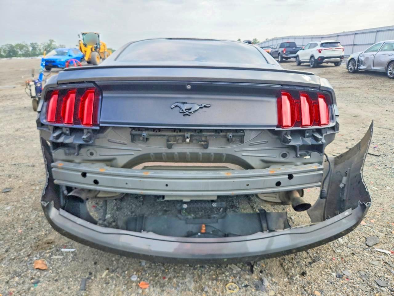 2015 Ford Mustang - zdjęcie 6