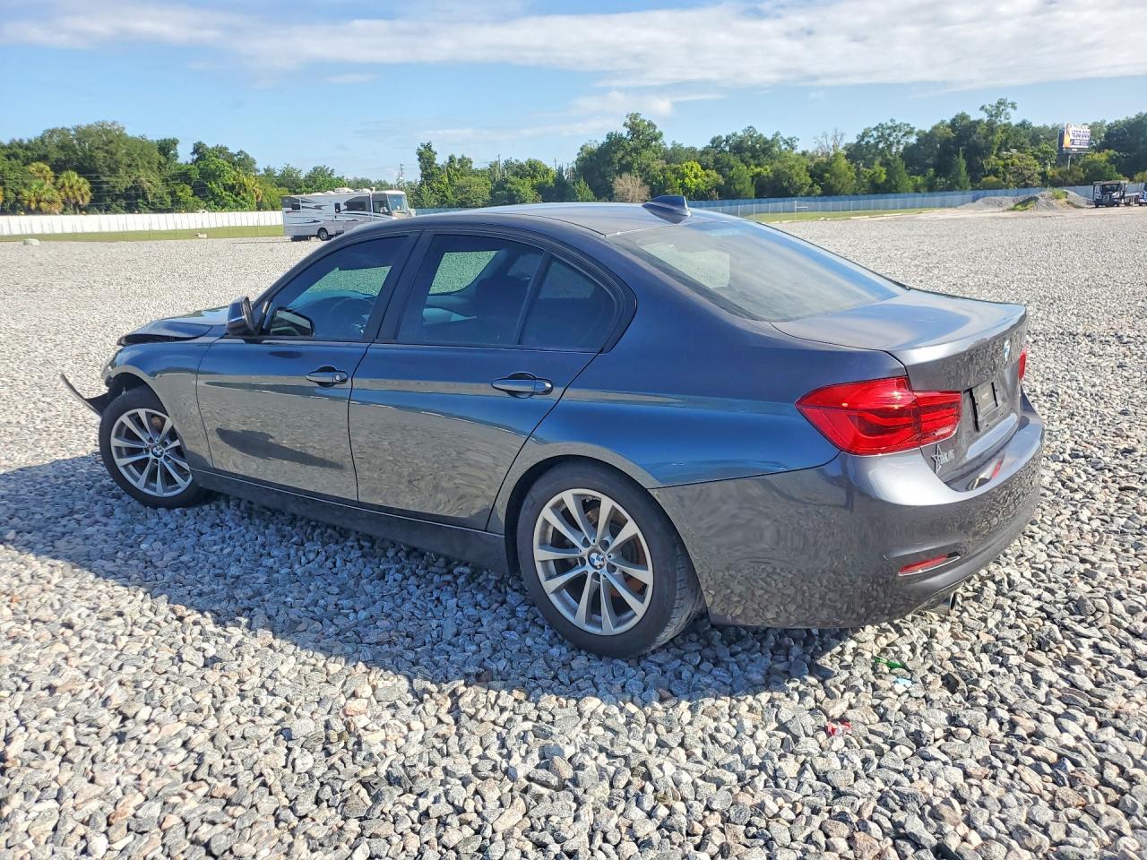 2018 BMW 320 I - zdjęcie 2