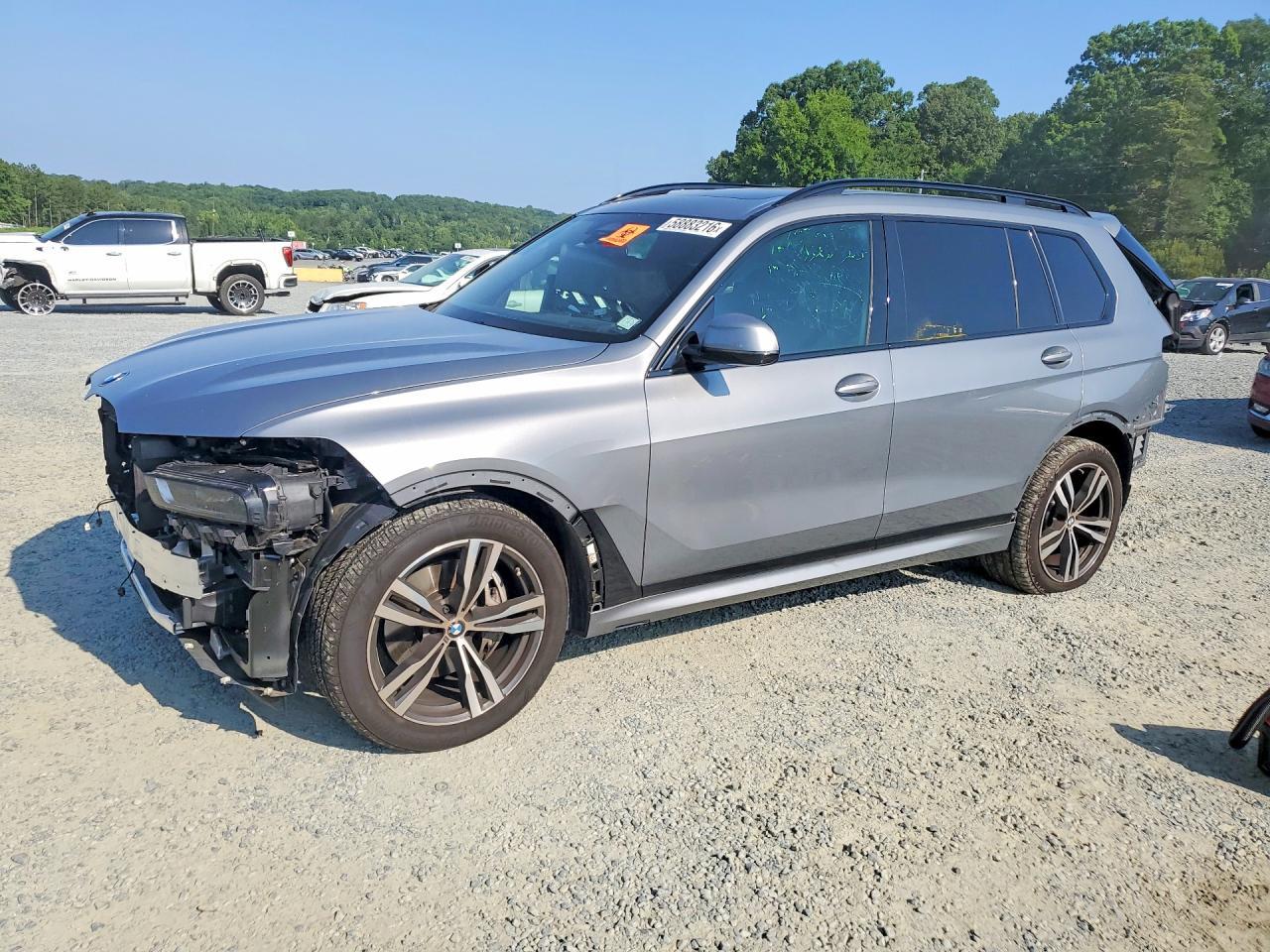 2025 BMW X7 xDrive40I - zdjęcie główne