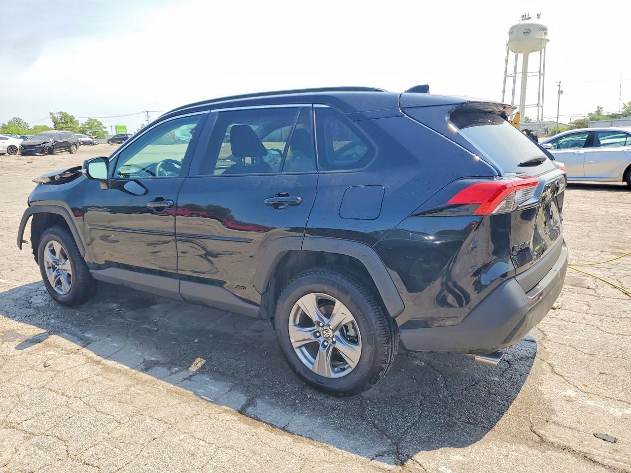 2022 Toyota Rav4 Xle - zdjęcie 2