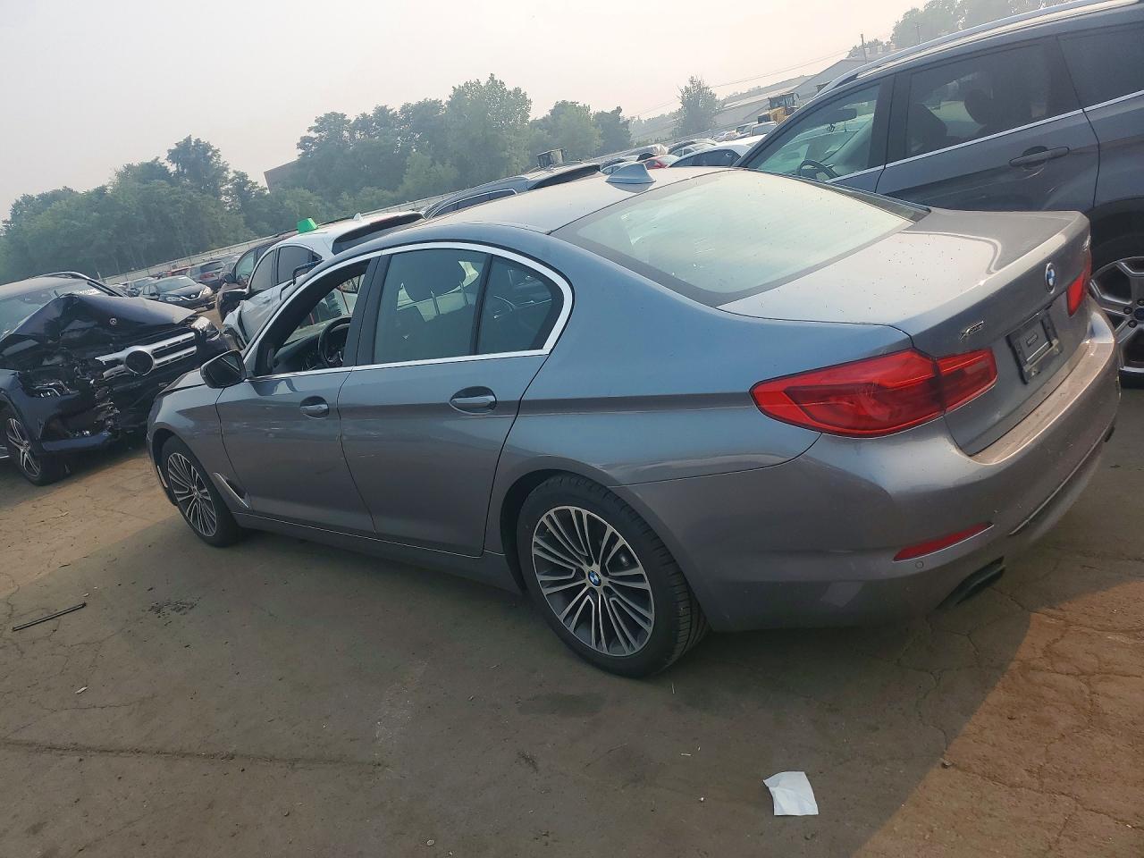 2019 BMW Seria 5 540i - zdjęcie 2