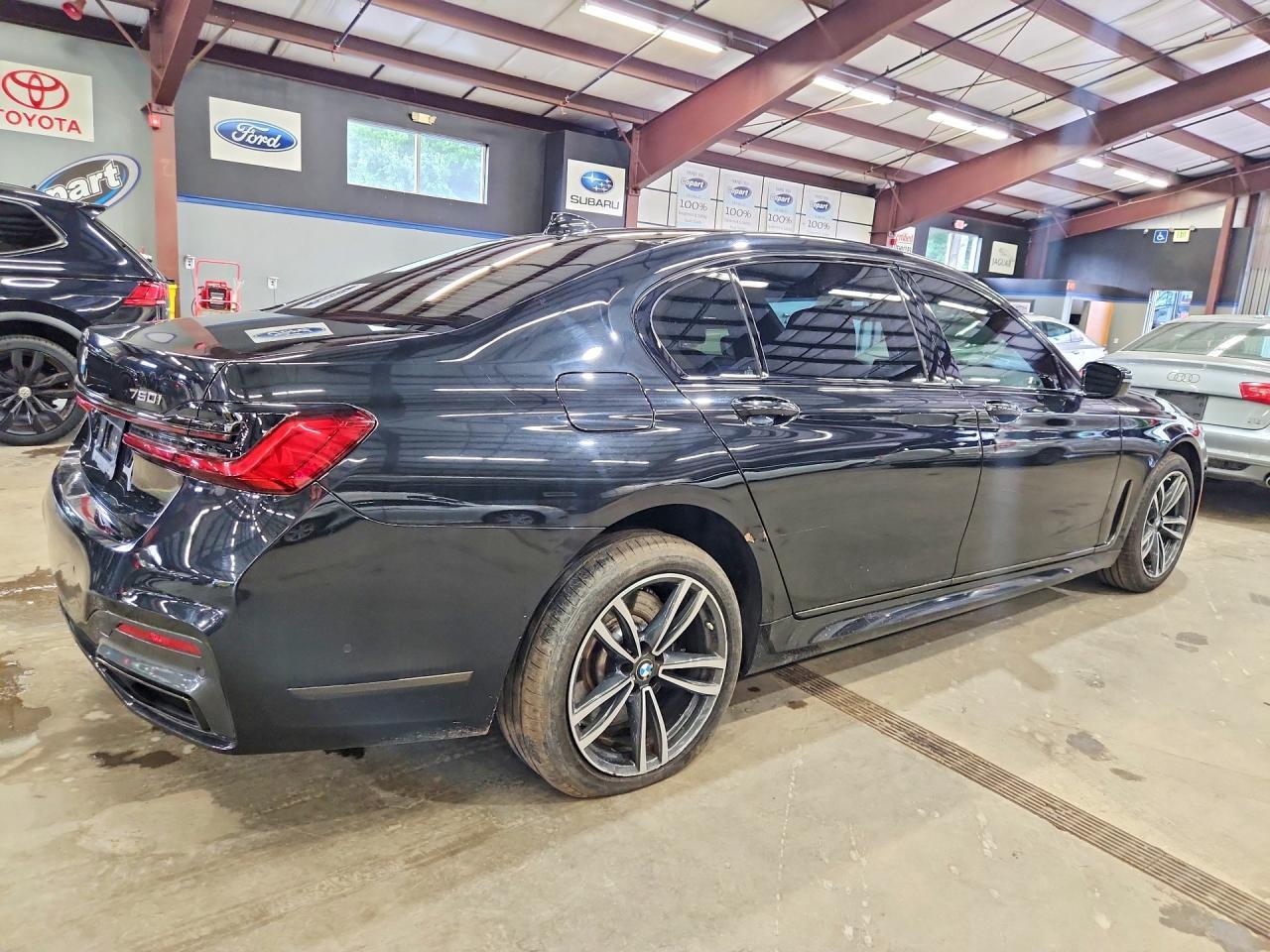 2021 BMW 750 Xi - zdjęcie 3