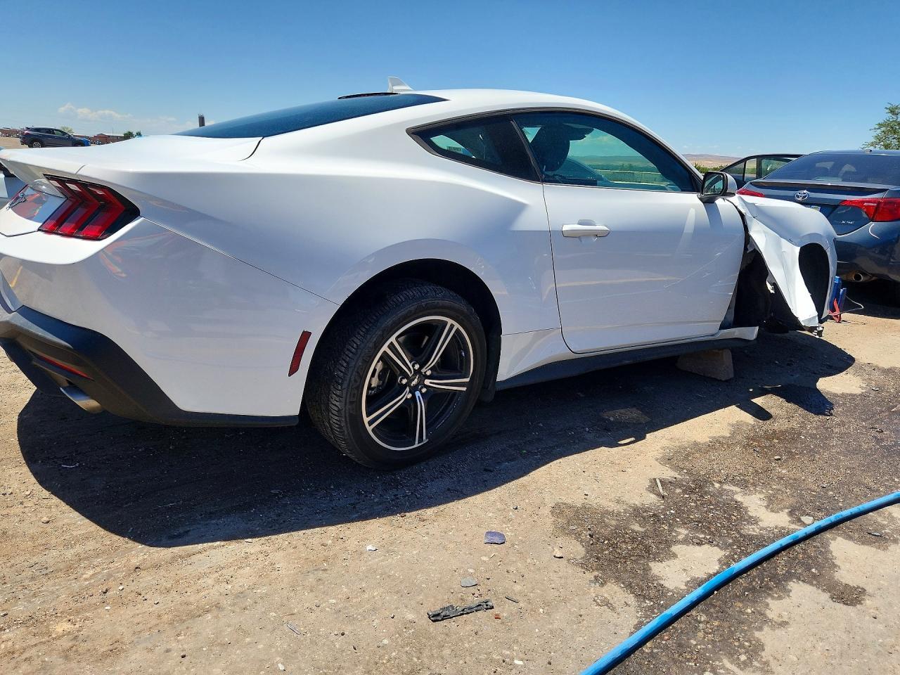 2024 Ford Mustang - zdjęcie 3