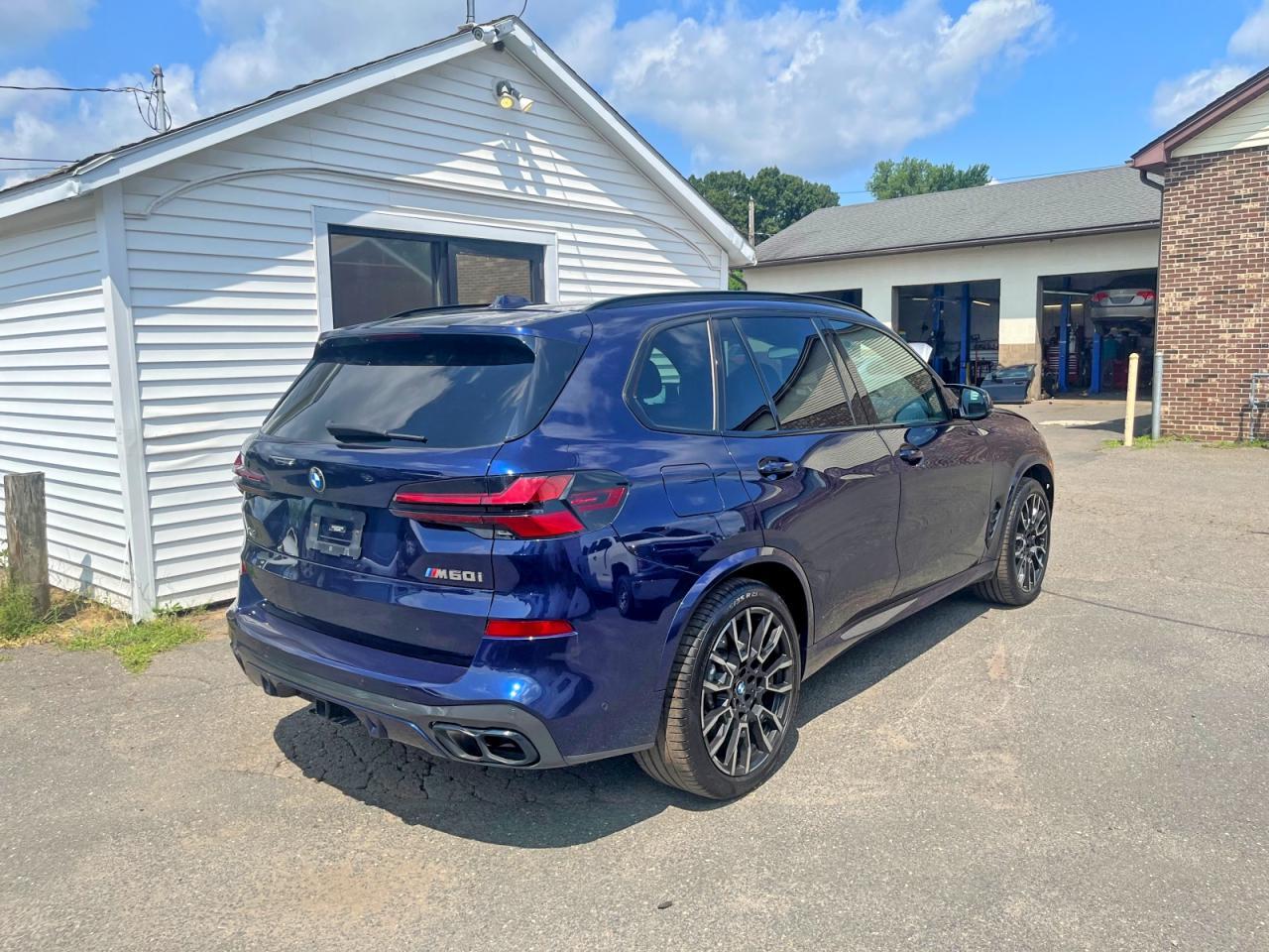 2024 BMW X5 M60I - zdjęcie 3