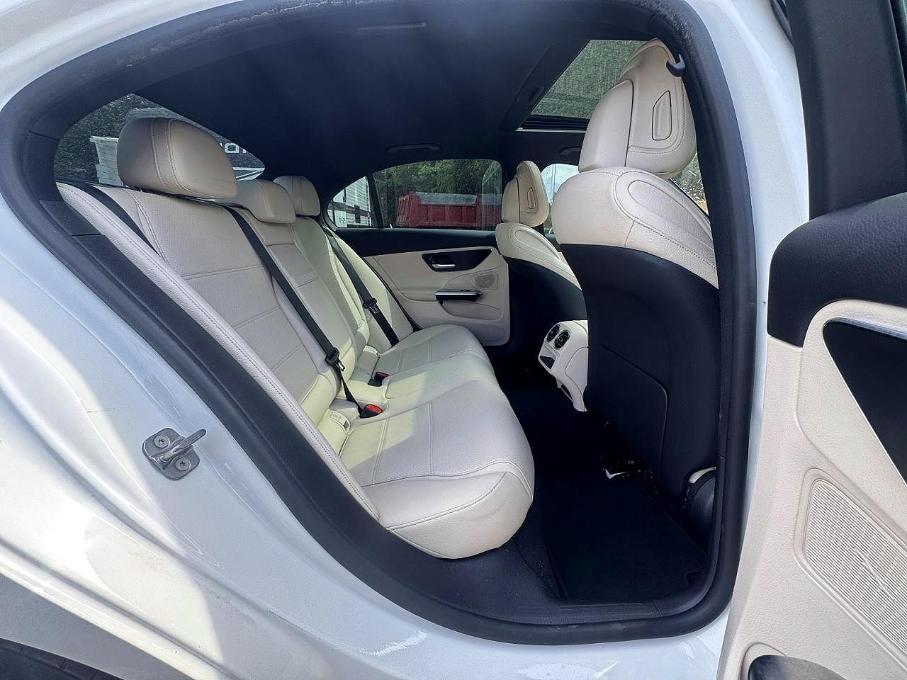 2023 Mercedes-Benz C 300 4Matic - zdjęcie 6