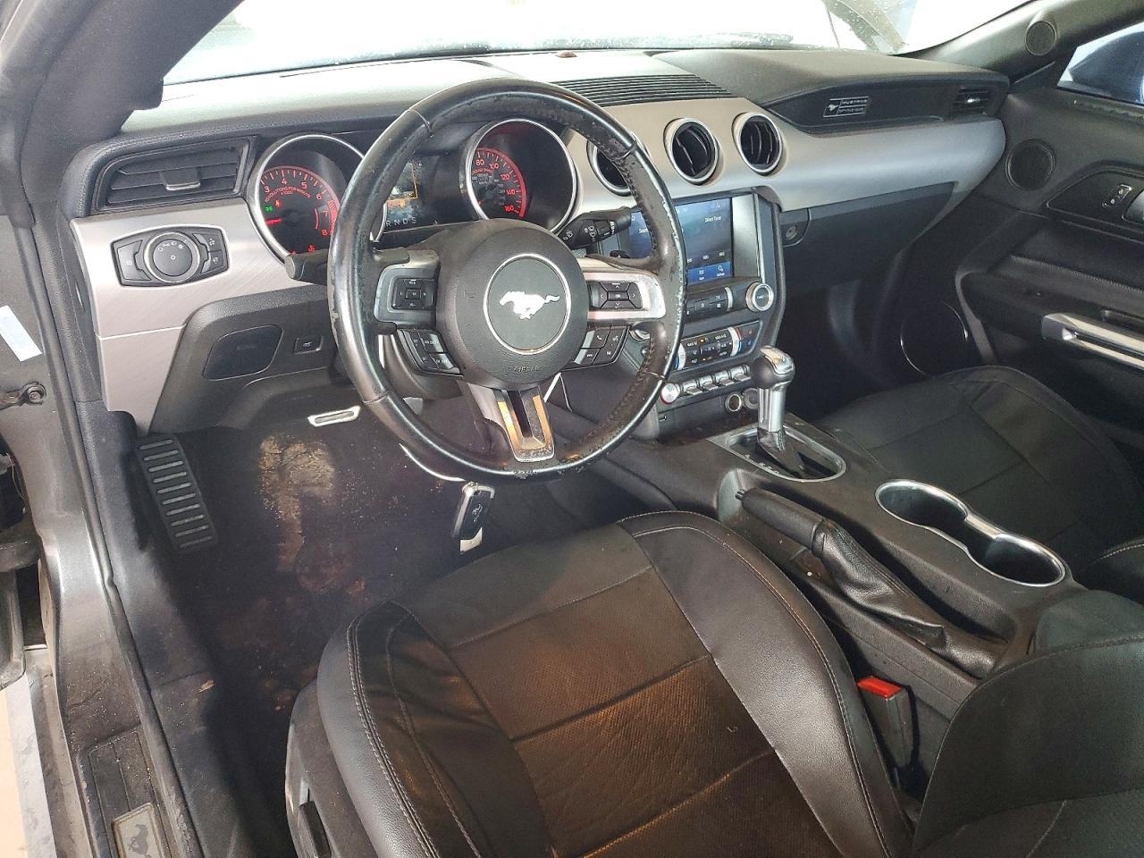 2020 Ford Mustang - zdjęcie 8