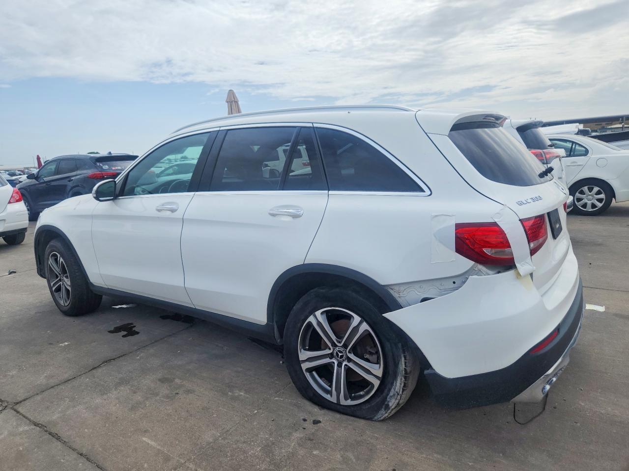 2017 Mercedes-Benz Glc 300 - zdjęcie 2