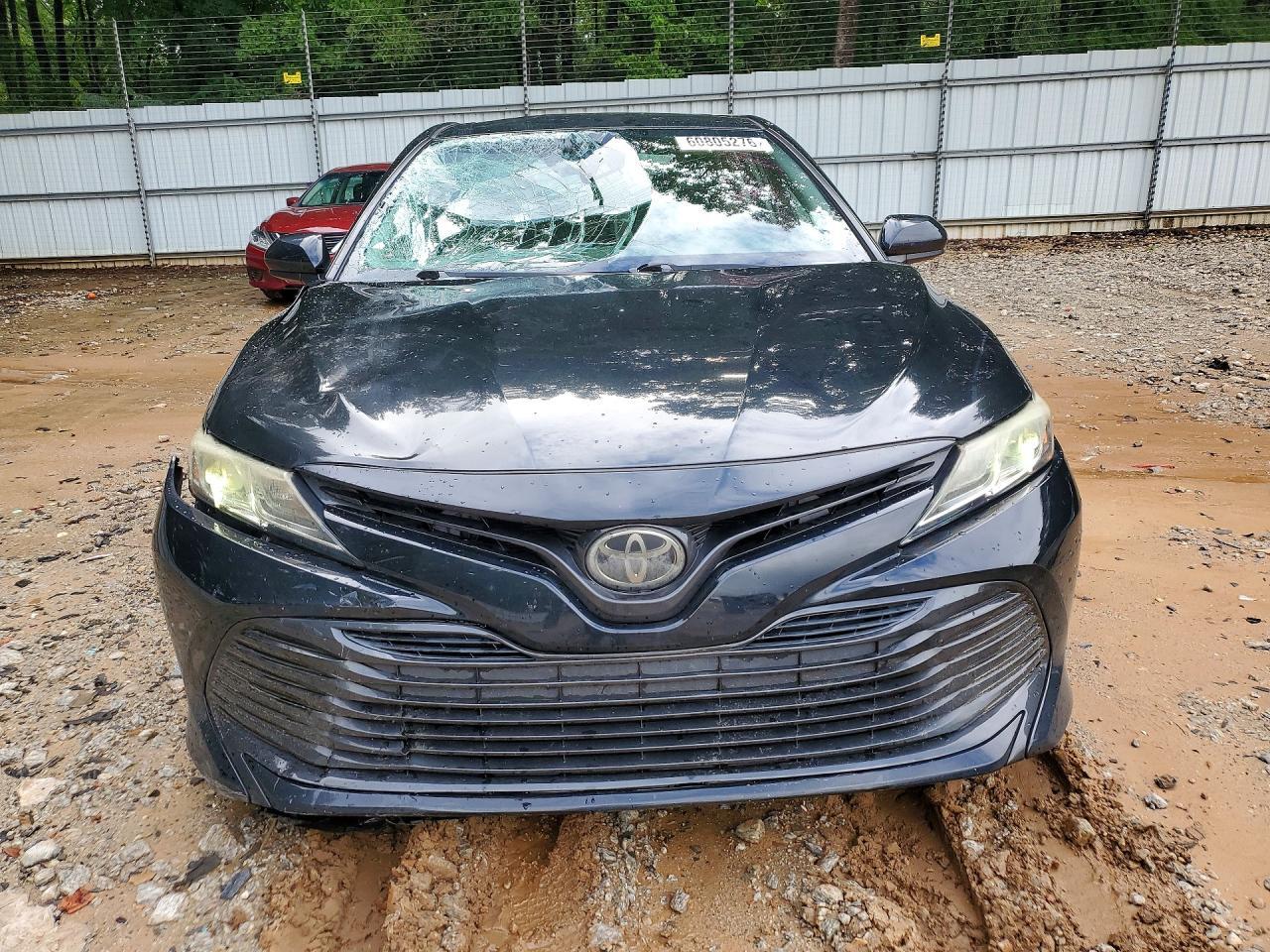 2020 Toyota Camry Le - zdjęcie 5
