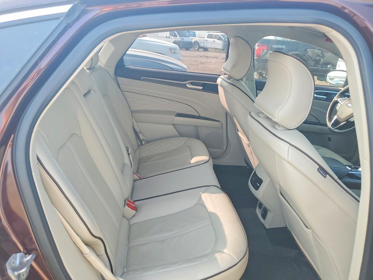 2017 Ford Fusion Titanium Hev - zdjęcie 10