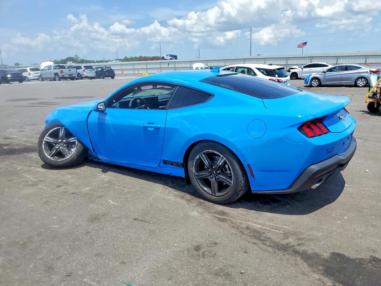 2026 Ford Mustang - zdjęcie 2