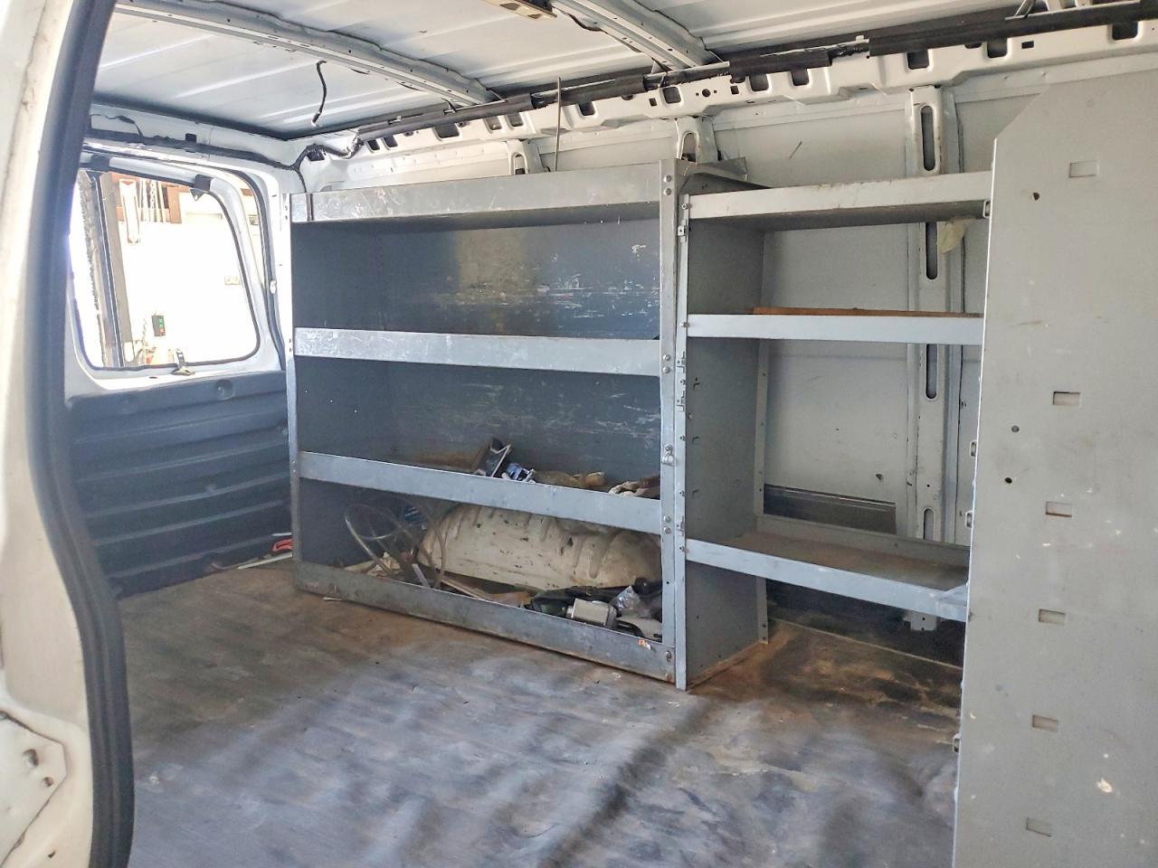 2015 Chevrolet Express G2500 - zdjęcie 10