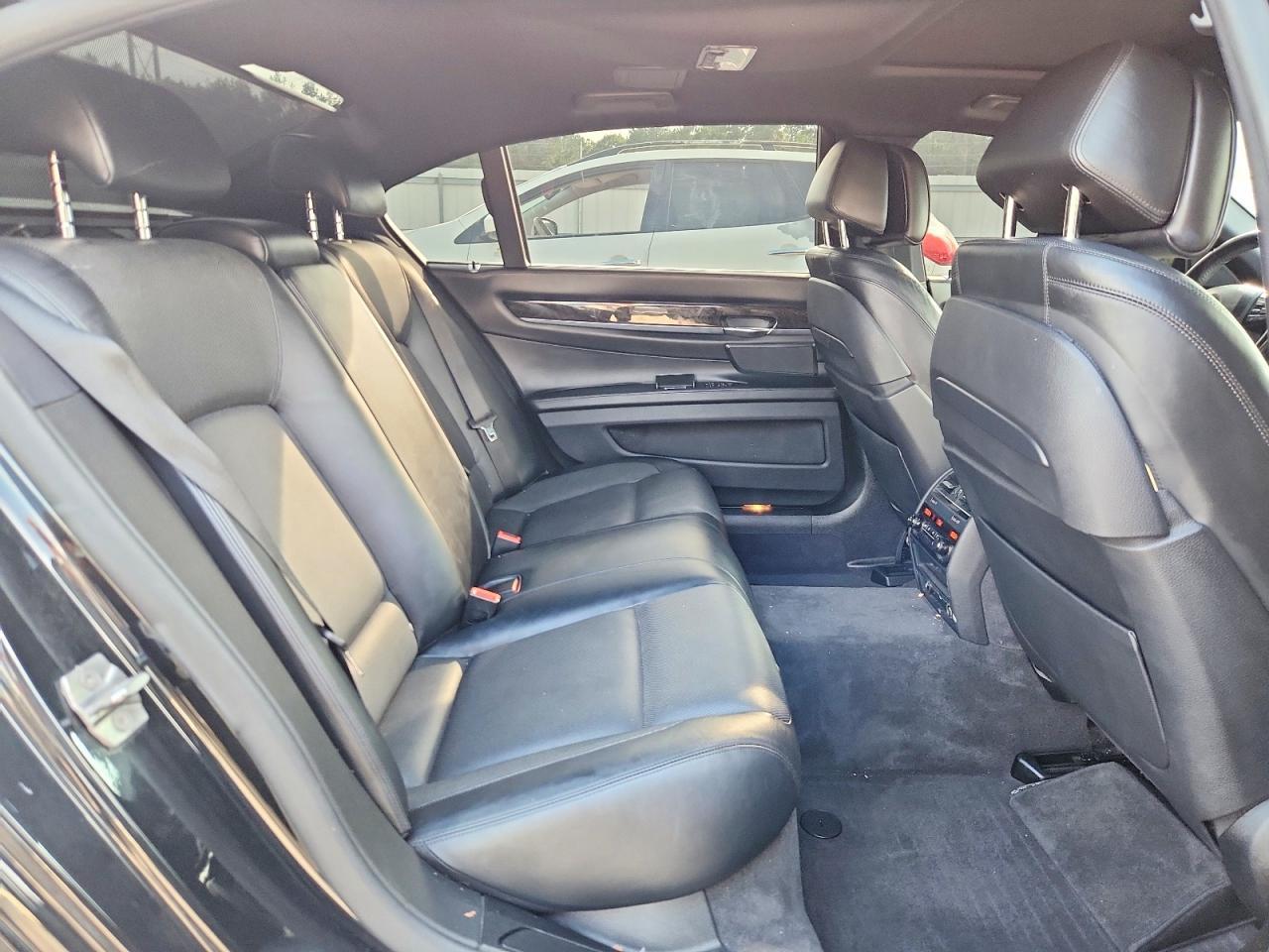 2013 BMW 750 Li - zdjęcie 10