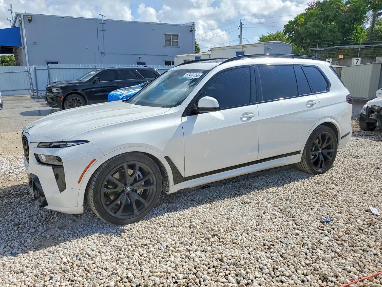 2023 BMW X7 xDrive40I - zdjęcie główne