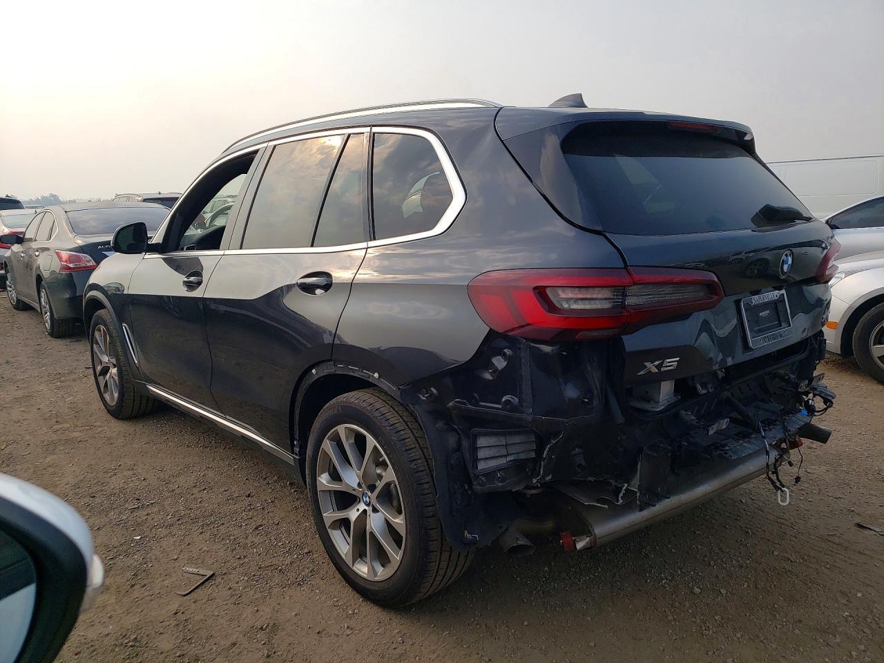 2021 BMW X5 xDrive40I - zdjęcie 2