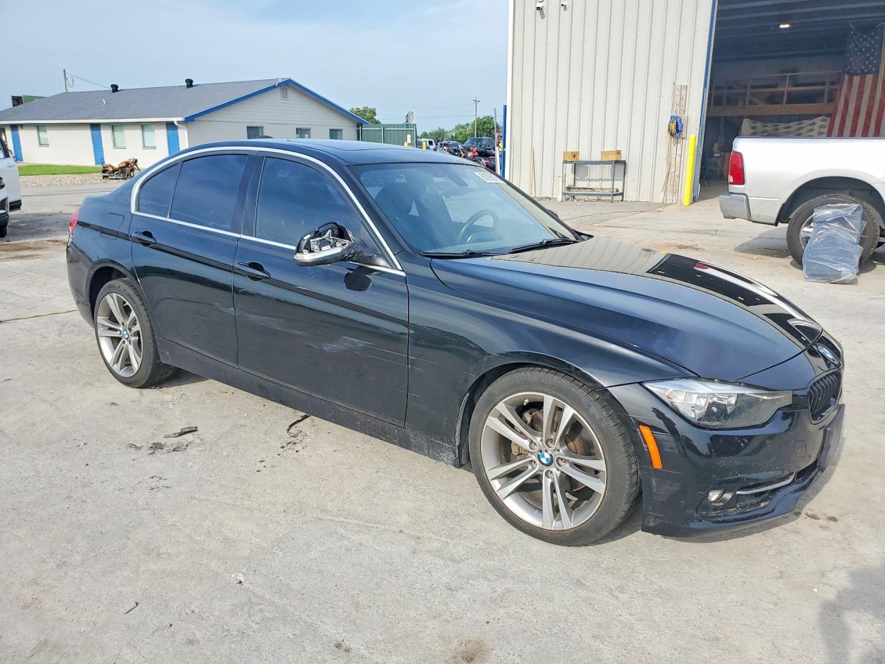 2017 BMW Seria 3 330i - zdjęcie 4