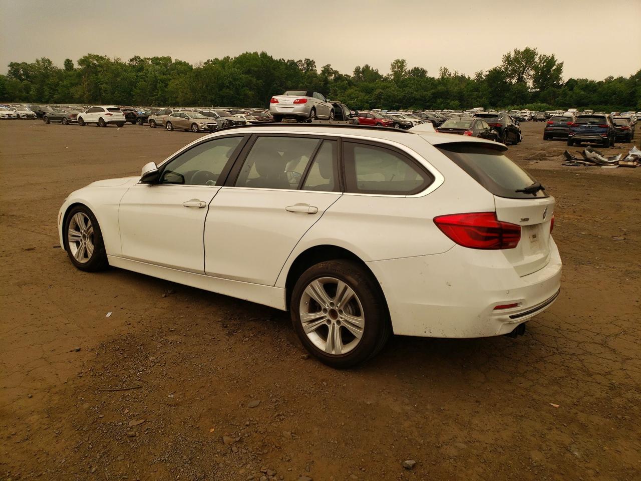 2017 BMW 330 Xi - zdjęcie 2