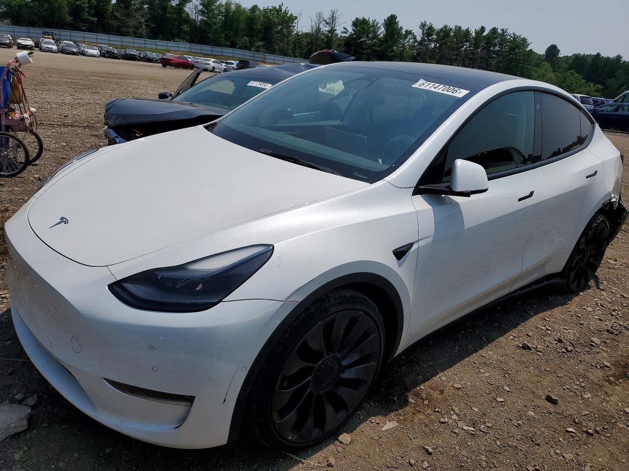 2022 Tesla Model Y - zdjęcie główne