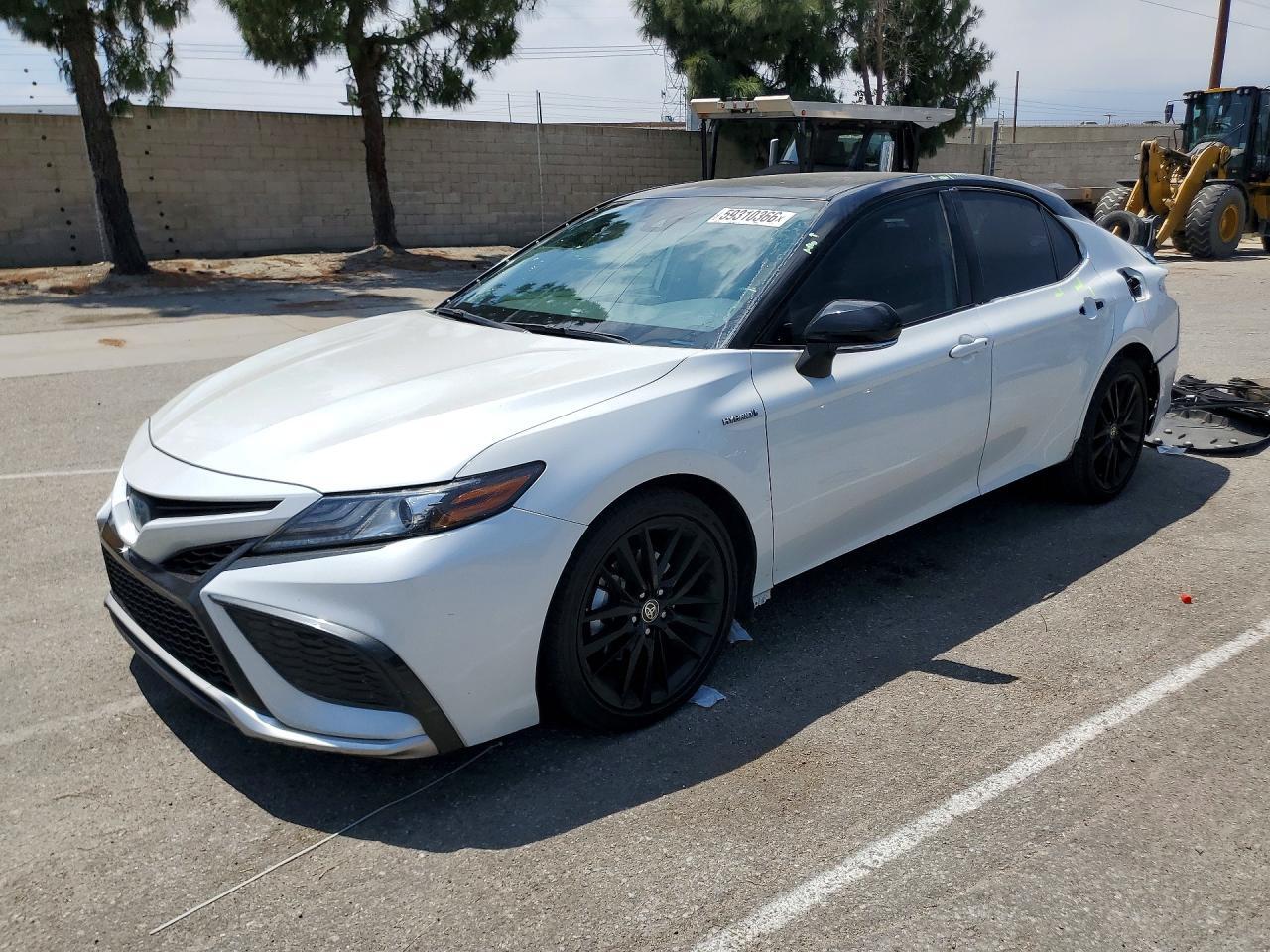 2021 Toyota Camry Xse - zdjęcie główne