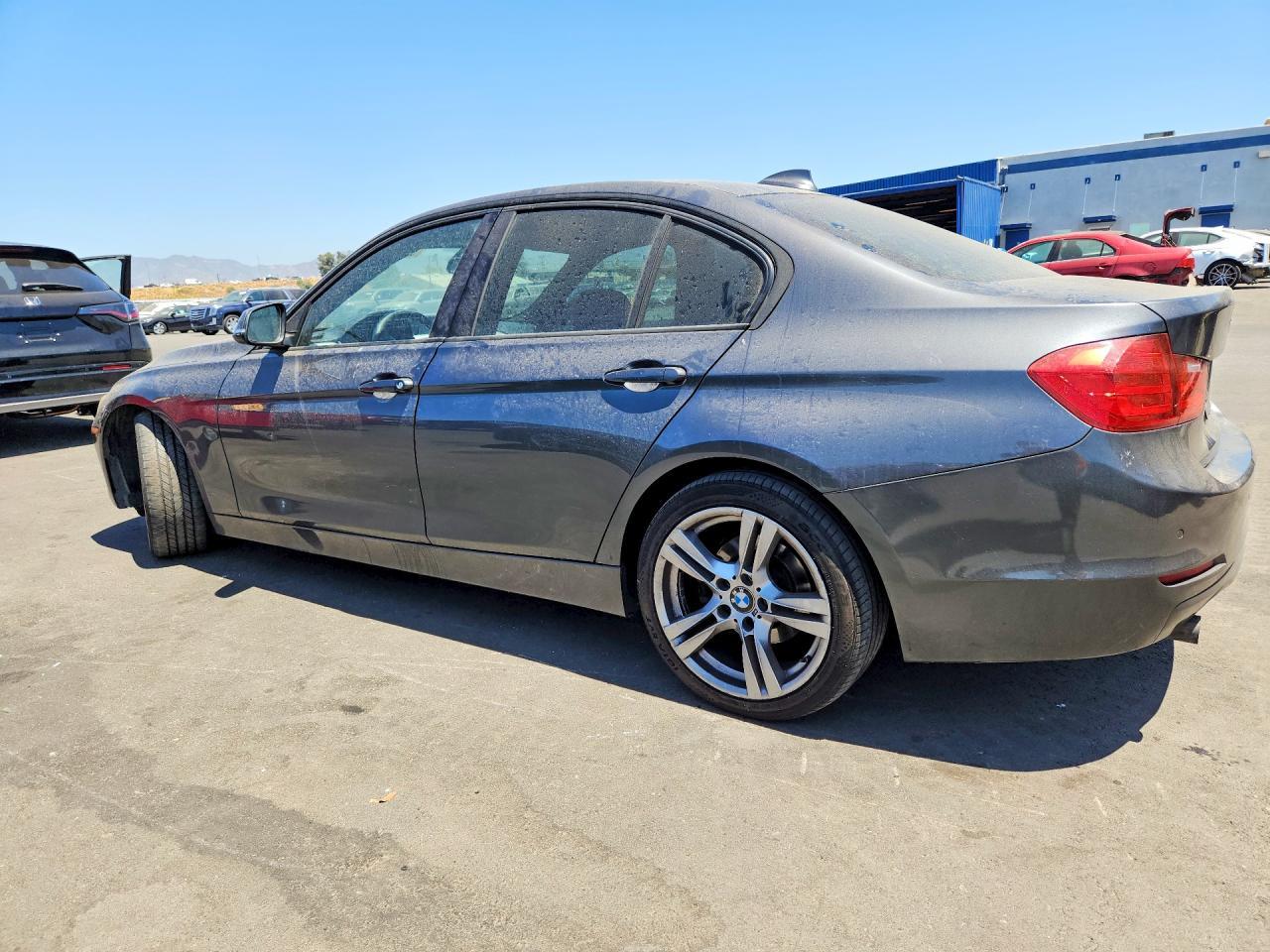 2014 BMW 320 I - zdjęcie 2