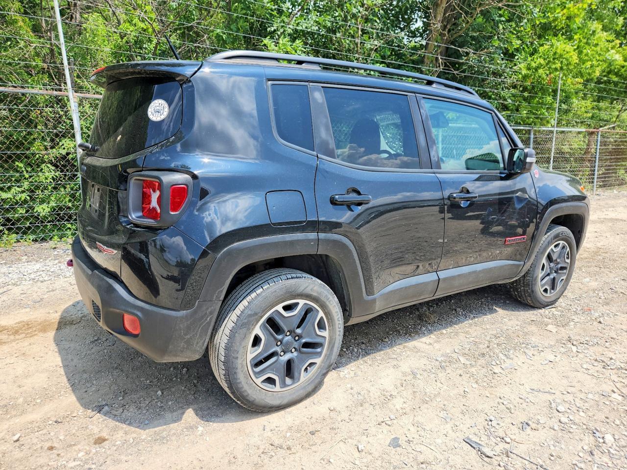 2017 Jeep Renegade Trailhawk - zdjęcie 3