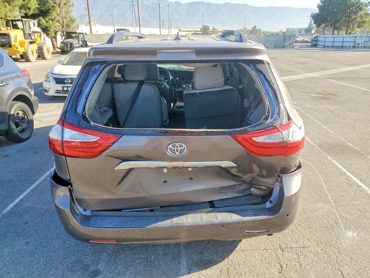 2015 Toyota Sienna Limited Premium 7-Passenger - zdjęcie 6